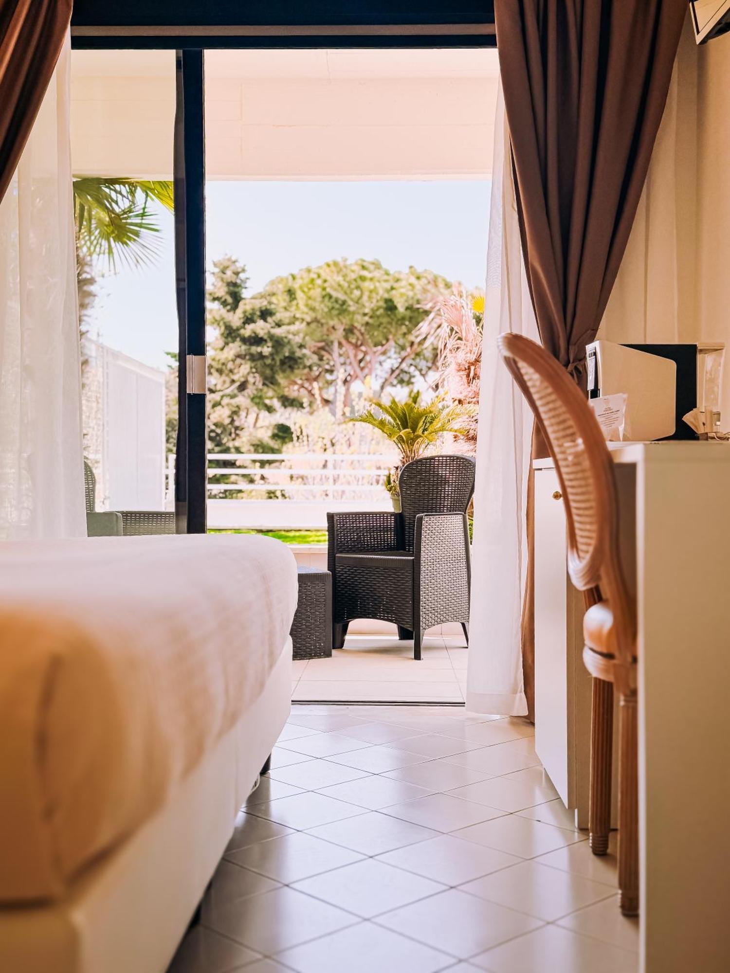 Hotel President - Vintage Hotel In Centro Riccione Oda fotoğraf