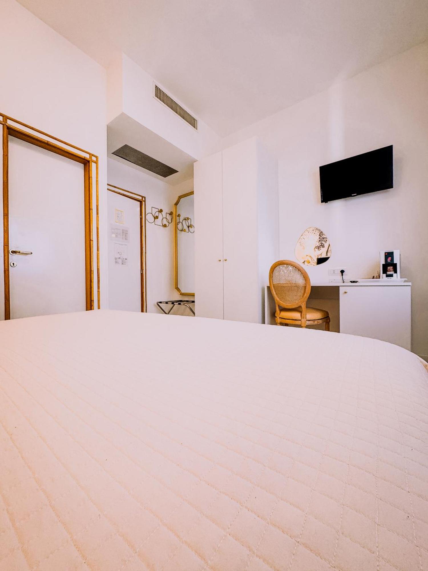 Hotel President - Vintage Hotel In Centro Riccione Dış mekan fotoğraf