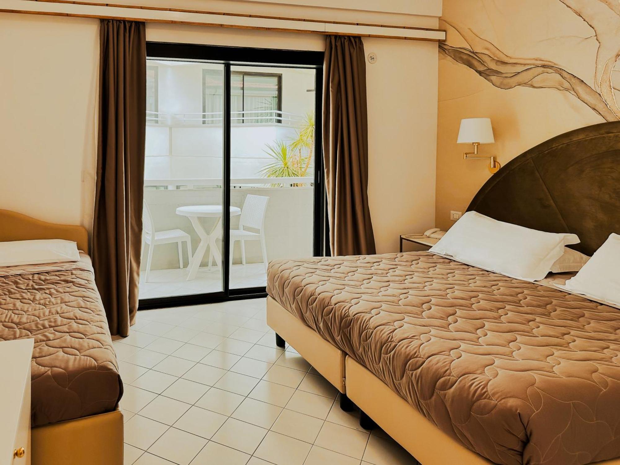 Hotel President - Vintage Hotel In Centro Riccione Dış mekan fotoğraf