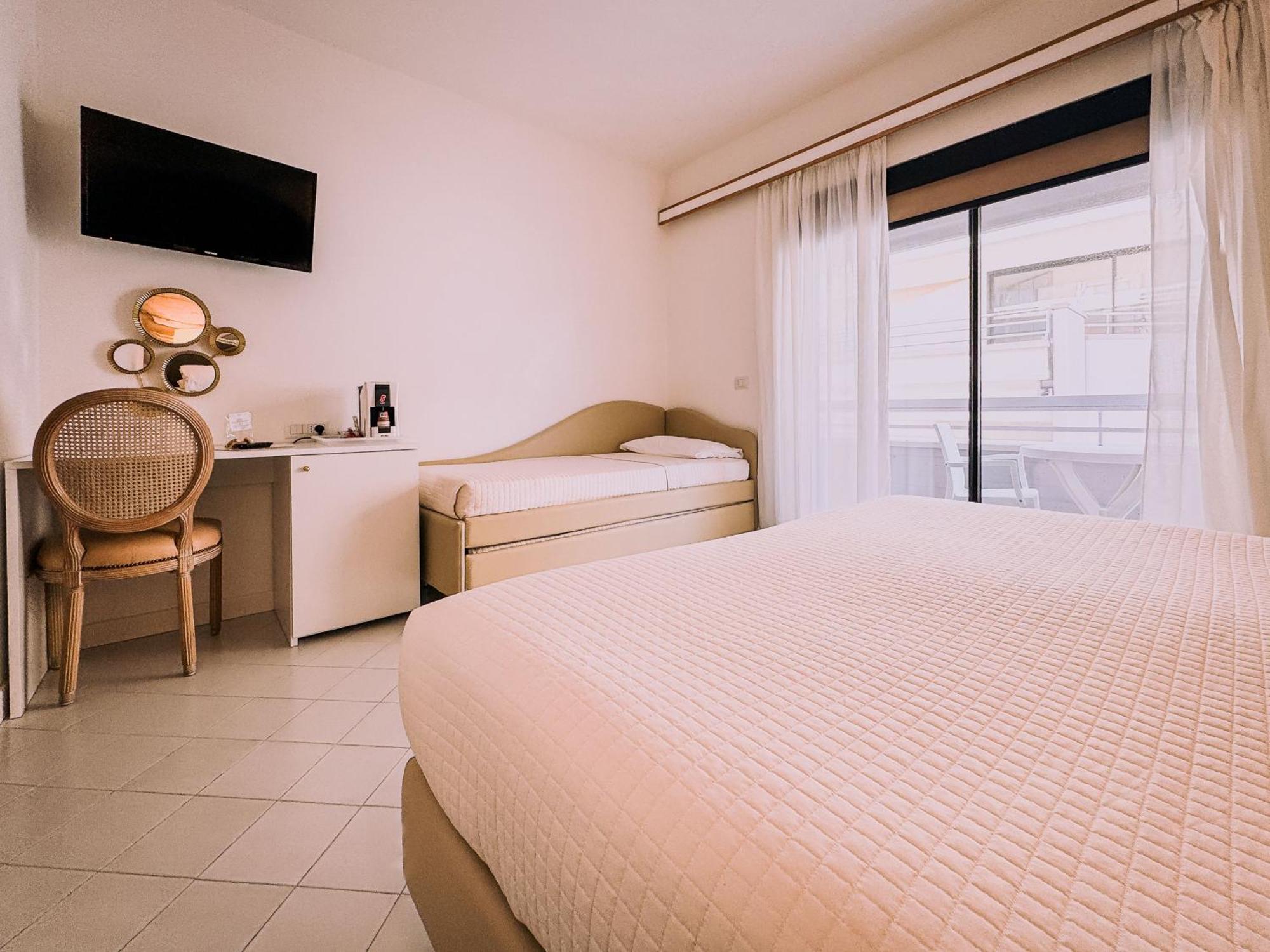 Hotel President - Vintage Hotel In Centro Riccione Dış mekan fotoğraf